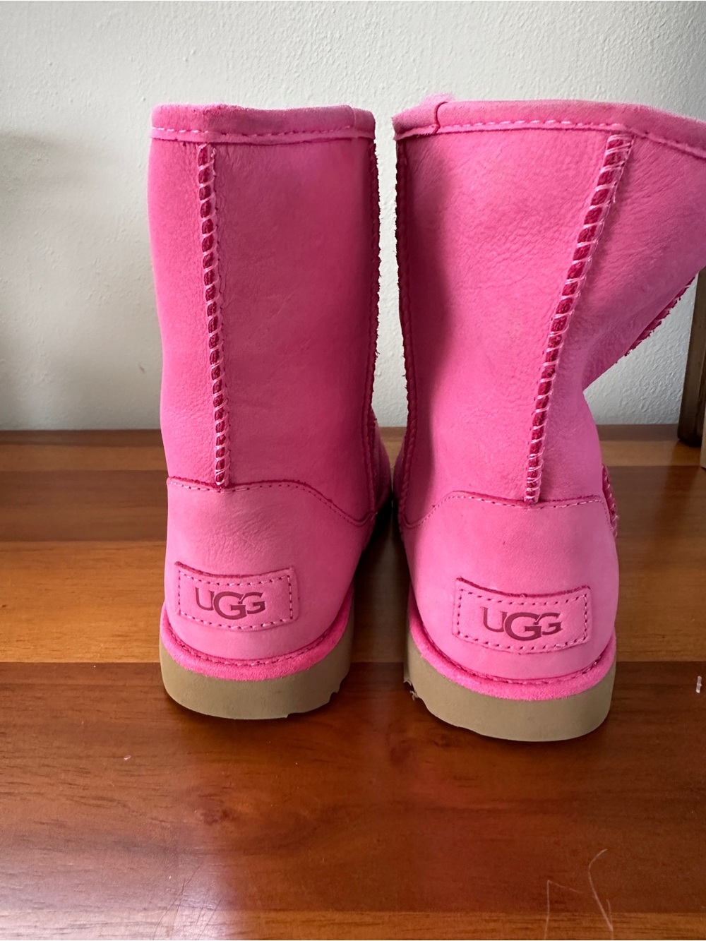 UGG Sz 3 Kids Short Shearling Boots in Hot Pink suede NWOT